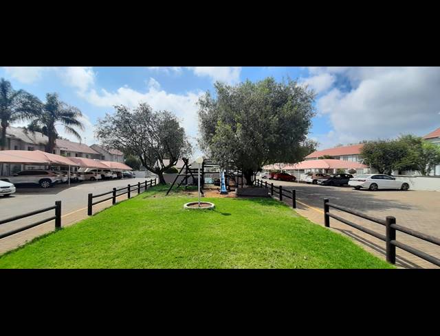 2 BEDROOM TOWNHOUSE FOR SALE IN GLEN MARAIS